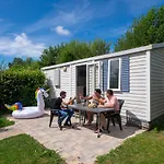 瓦坎提帕寇宁霍假日公园 4*